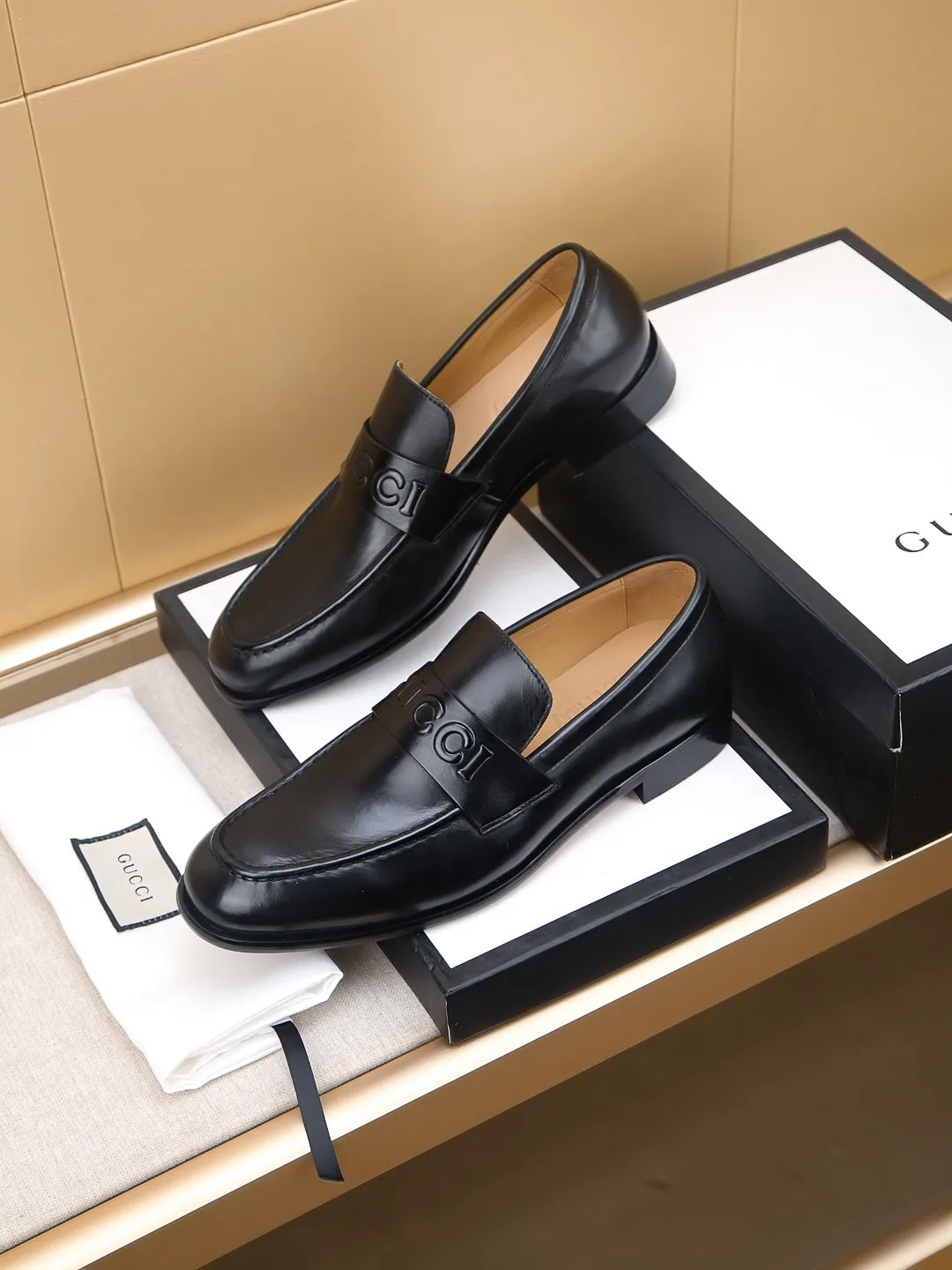 Men's men's shoes 💰460 🆘【GUCCI】Gucci ·🐂里· Hot-selling beanie shoes, top brand luxury, top quality, latest fashion beanie shoes.. The upper is made of original high mercerized smooth cow suede. (Full top layer water-dyed 🐂 leather and lining). The original stylish and stylish soft rubber wear-resistant and non-slip outsole is light and comfortable on the foot, available in 2 colors! Matching code: 39-44 (customized at 38.45.46.47)
